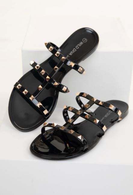 Sandals with spikes online on them