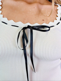 SCALLOP TRIM CROP TOP