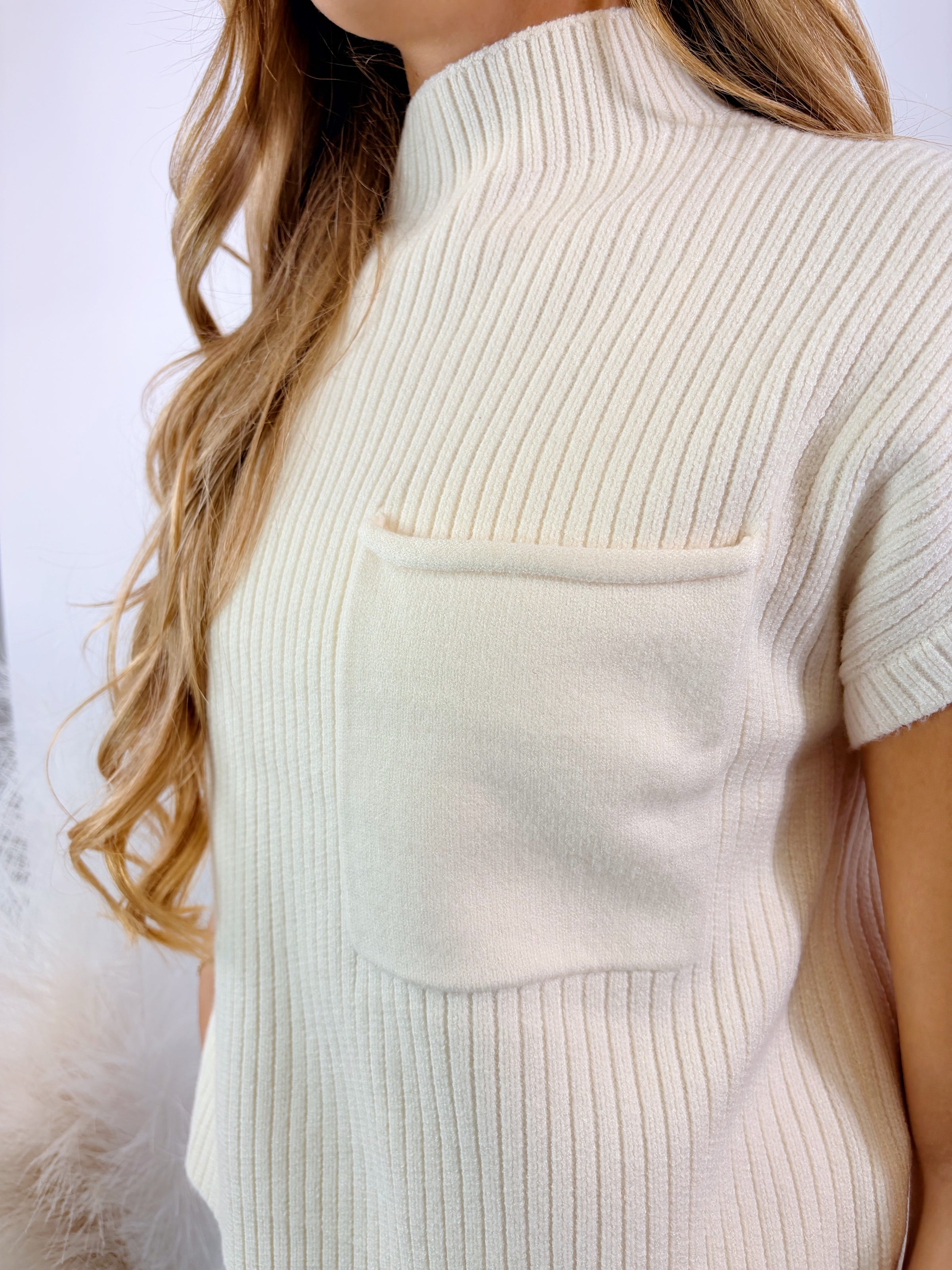 MOCK NECK SHORT SLEEVE SWEATER