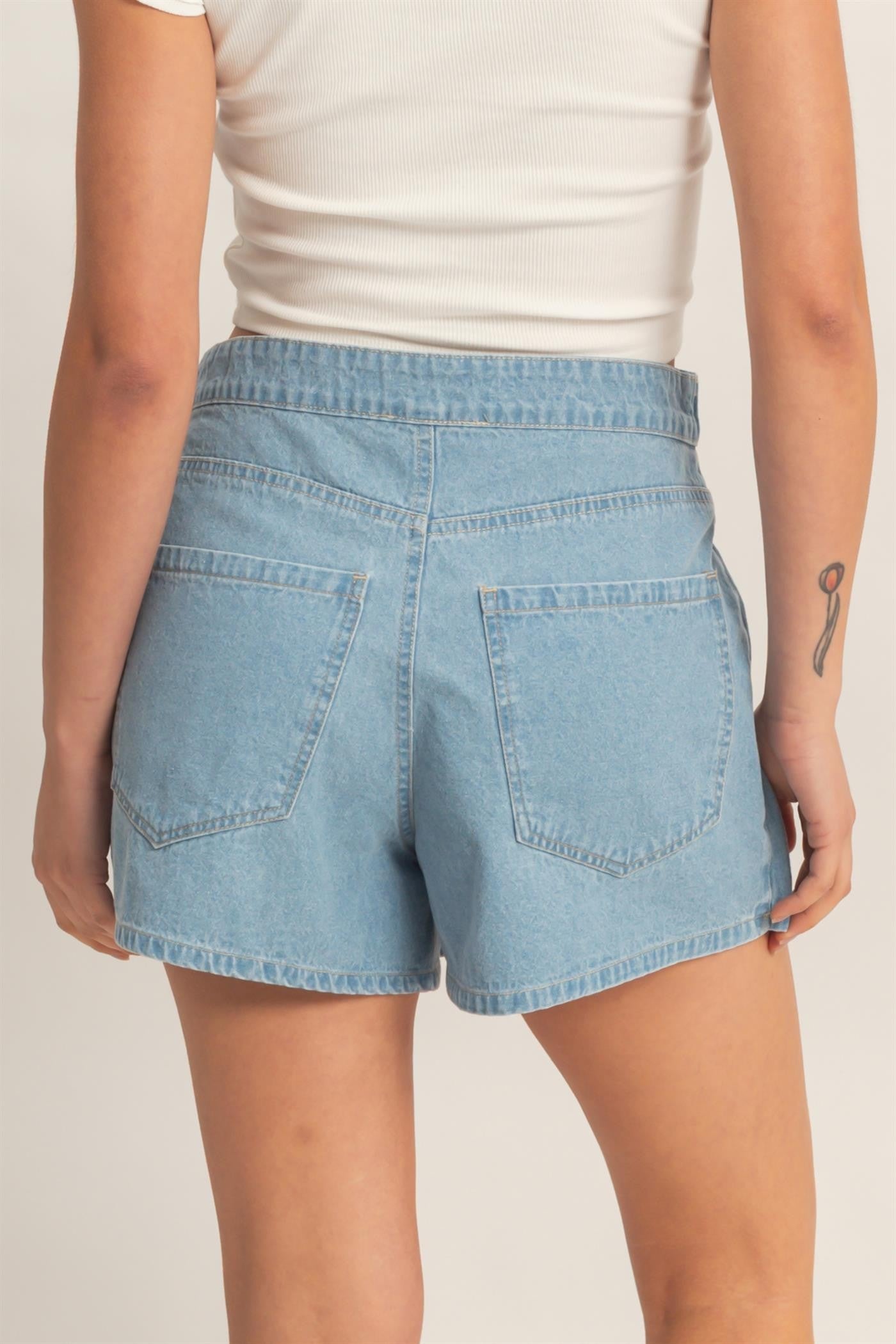 LIGHT DENIM WRAP SKORT