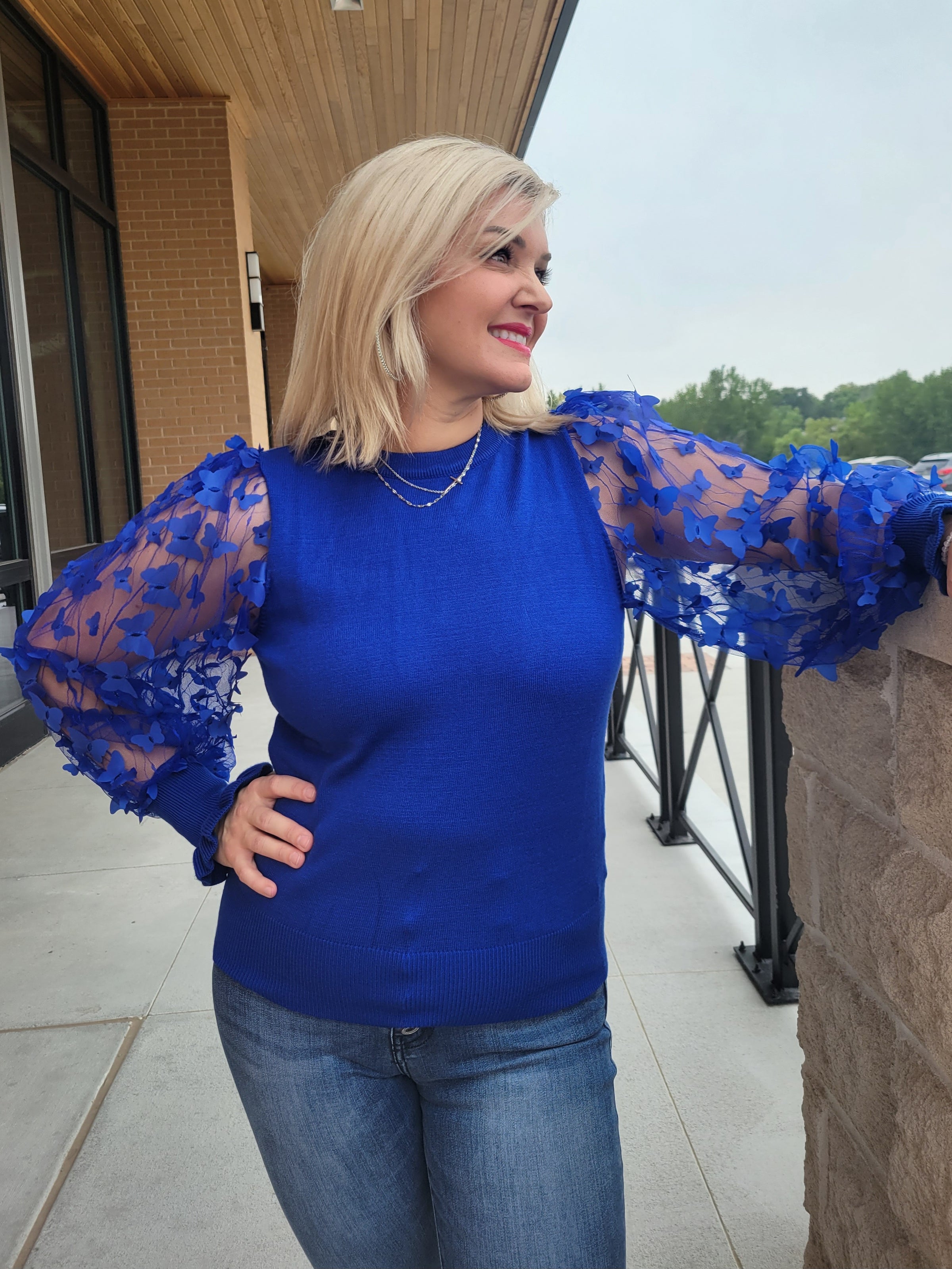 BUTTERFLY SLEEVED TOP