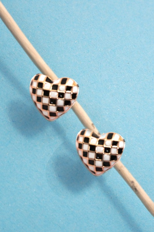 CHECKERED HEART STUD EARRINGS