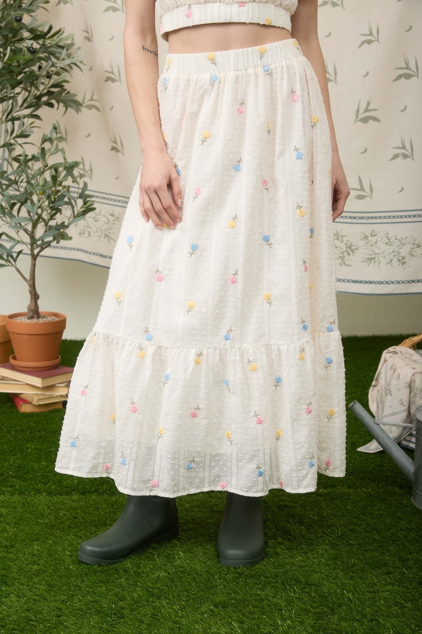 FLORAL EMBROIDERY SET