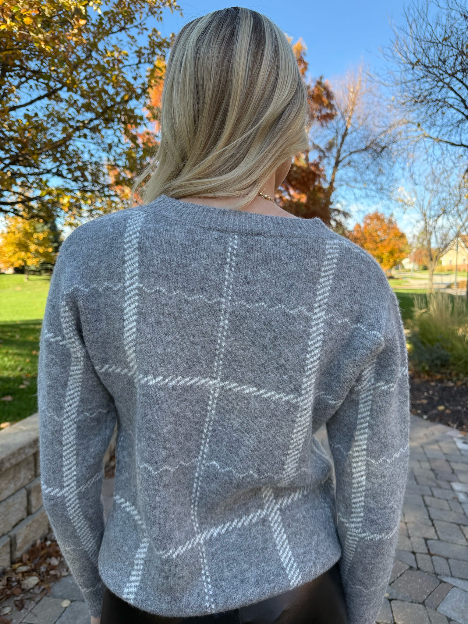 PLAID CREW NECK SWEATER