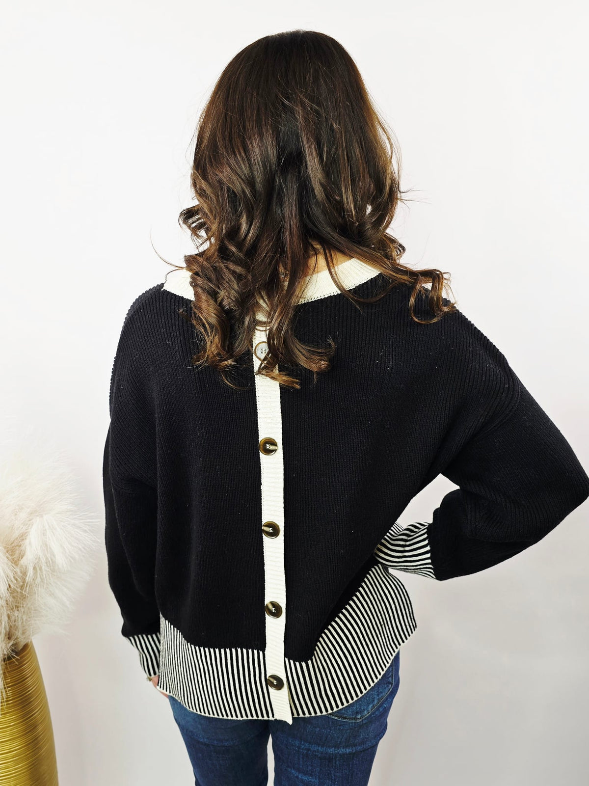 STRIPE HEM KNIT SWEATER