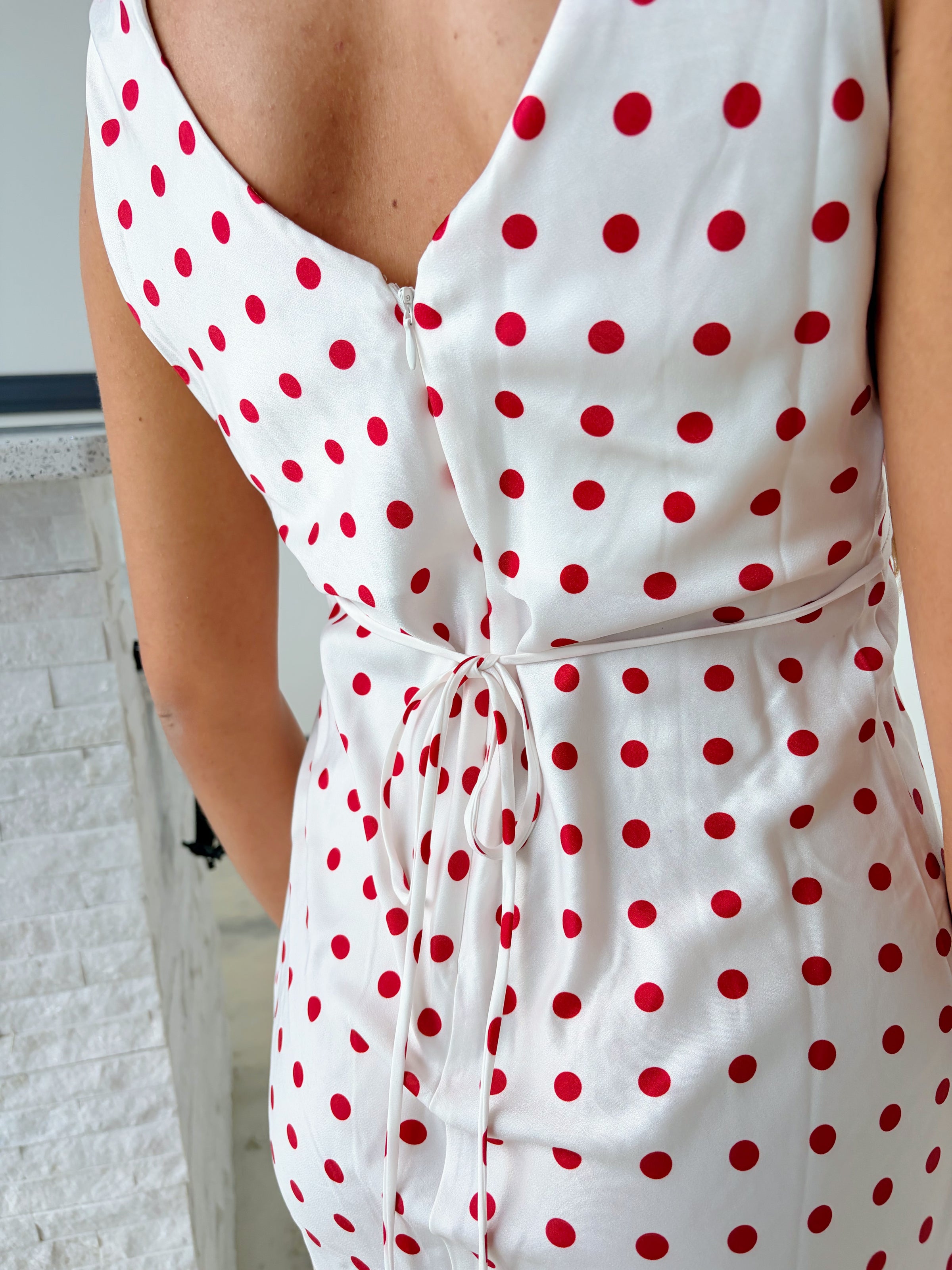 V-NECK POLKA DOT DRESS