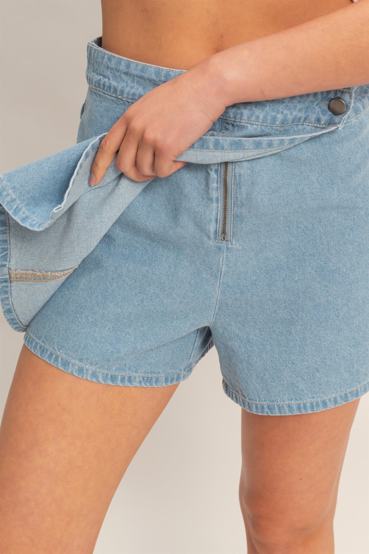 LIGHT DENIM WRAP SKORT