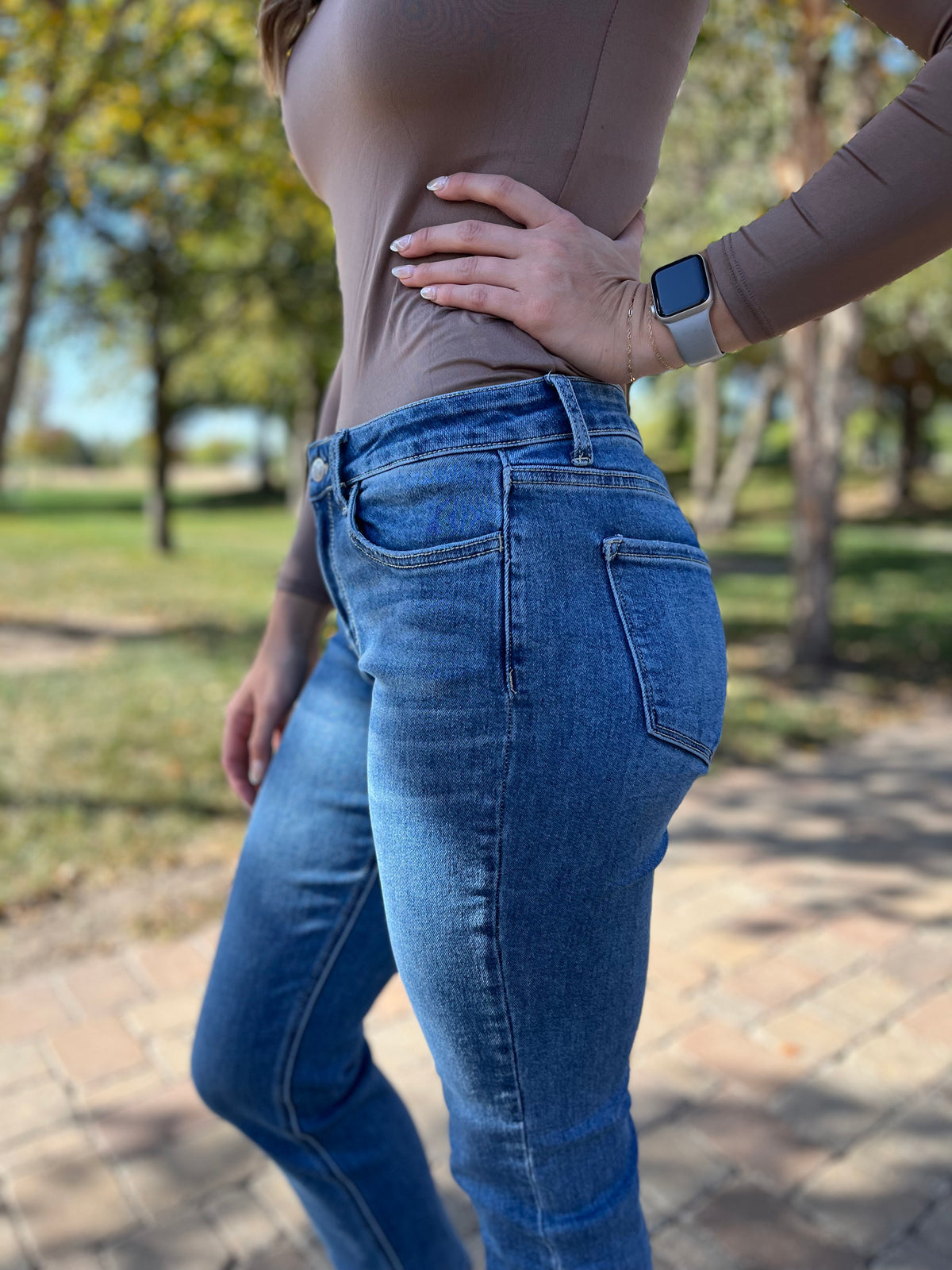 MID RISE SLIM ANKLE STRAIGHT JEAN