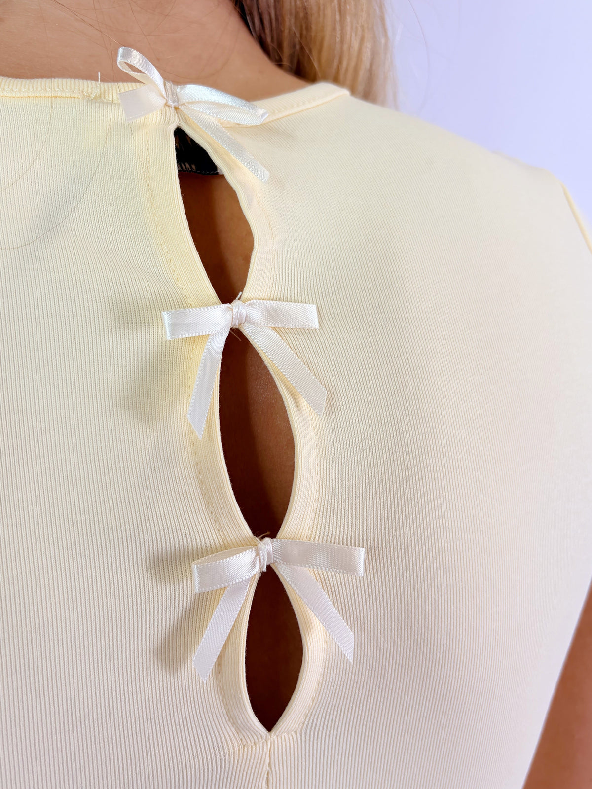 BACK BOW TEE