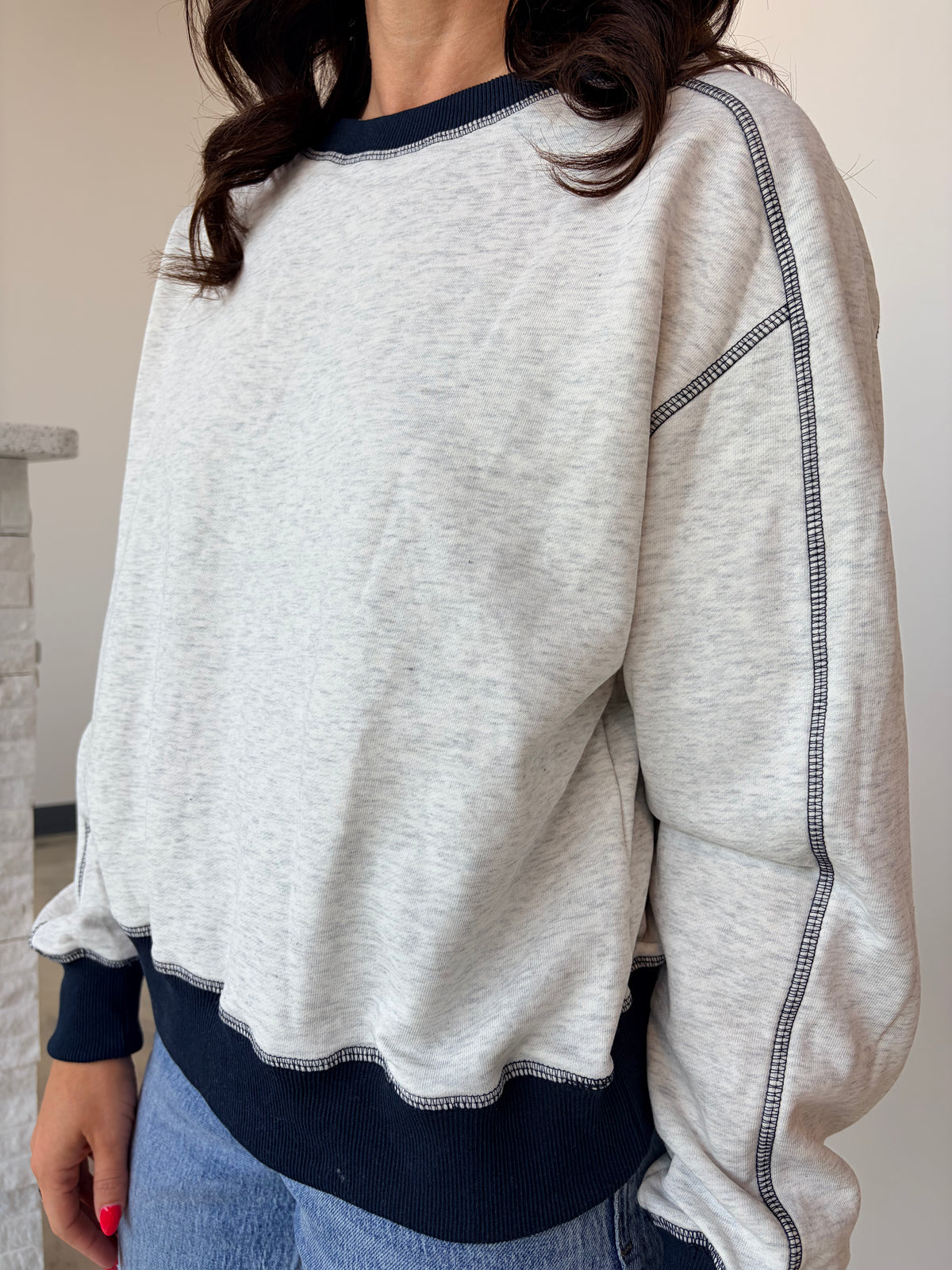 CONTRAST STITCH SWEATSHIRT