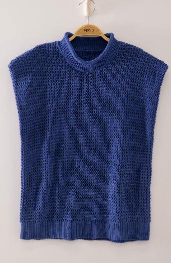 SLEEVELESS KNIT SWEATER