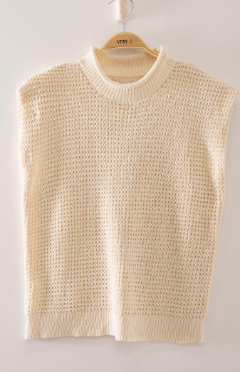 SLEEVELESS KNIT SWEATER
