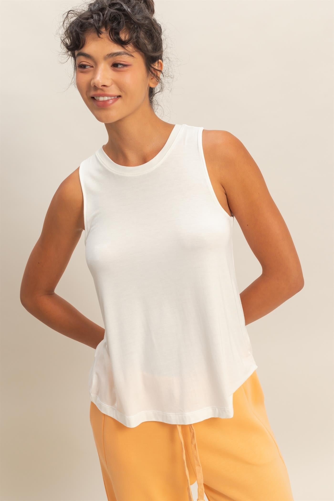 SLEEVELESS LOUNGE TANK TOP