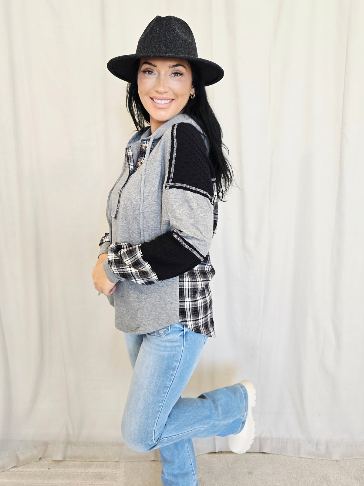 HALF BUTTON CONTRAST SWEATSHIRT