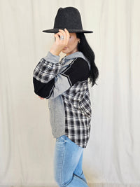 HALF BUTTON CONTRAST SWEATSHIRT
