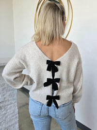 BACK VELVET BOW SWEATER
