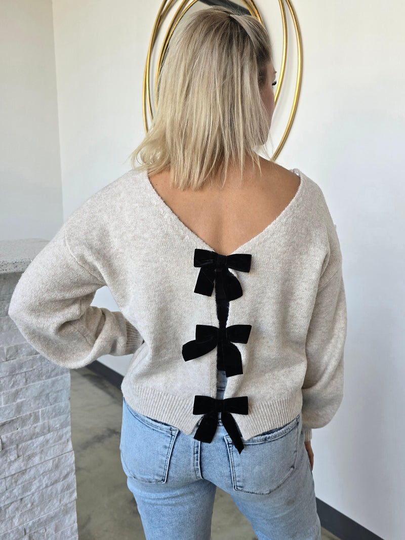 BACK VELVET BOW SWEATER