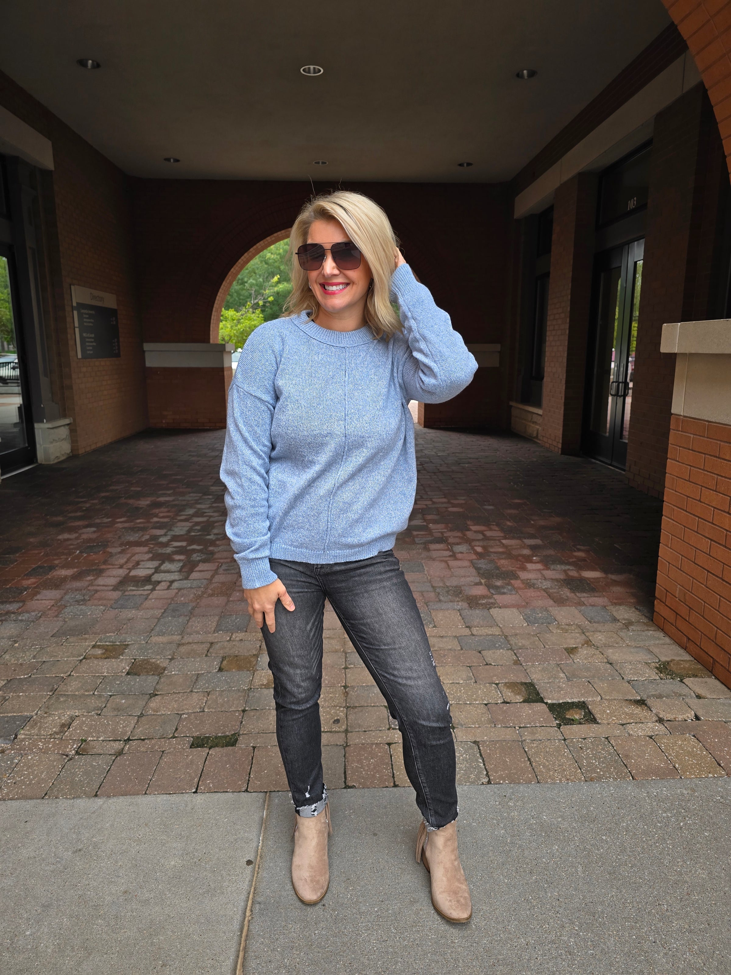 FRONT SEAM CREW NECK SWEATER