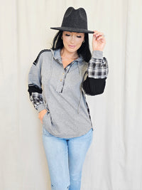 HALF BUTTON CONTRAST SWEATSHIRT