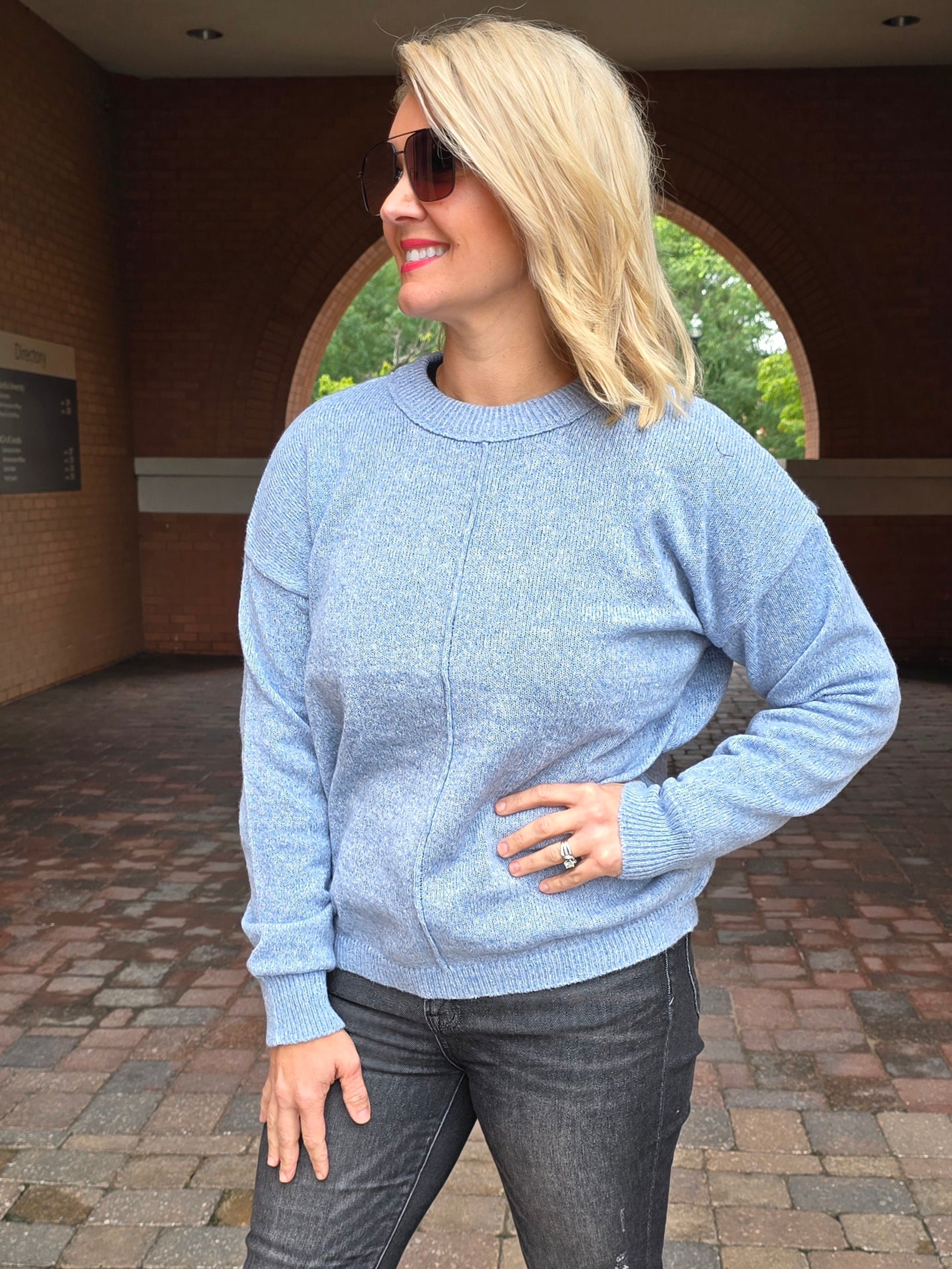 FRONT SEAM CREW NECK SWEATER