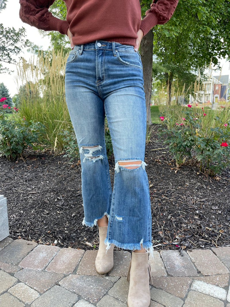 HIGH RISE UNEVEN HEM JEANS