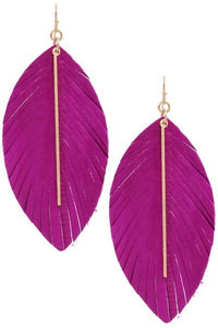 FAUX LEATHER FEATHER WITH METAL BAR DROP