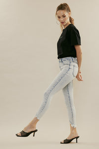 LIGHT WASH HIGH RISE SKINNY JEANS