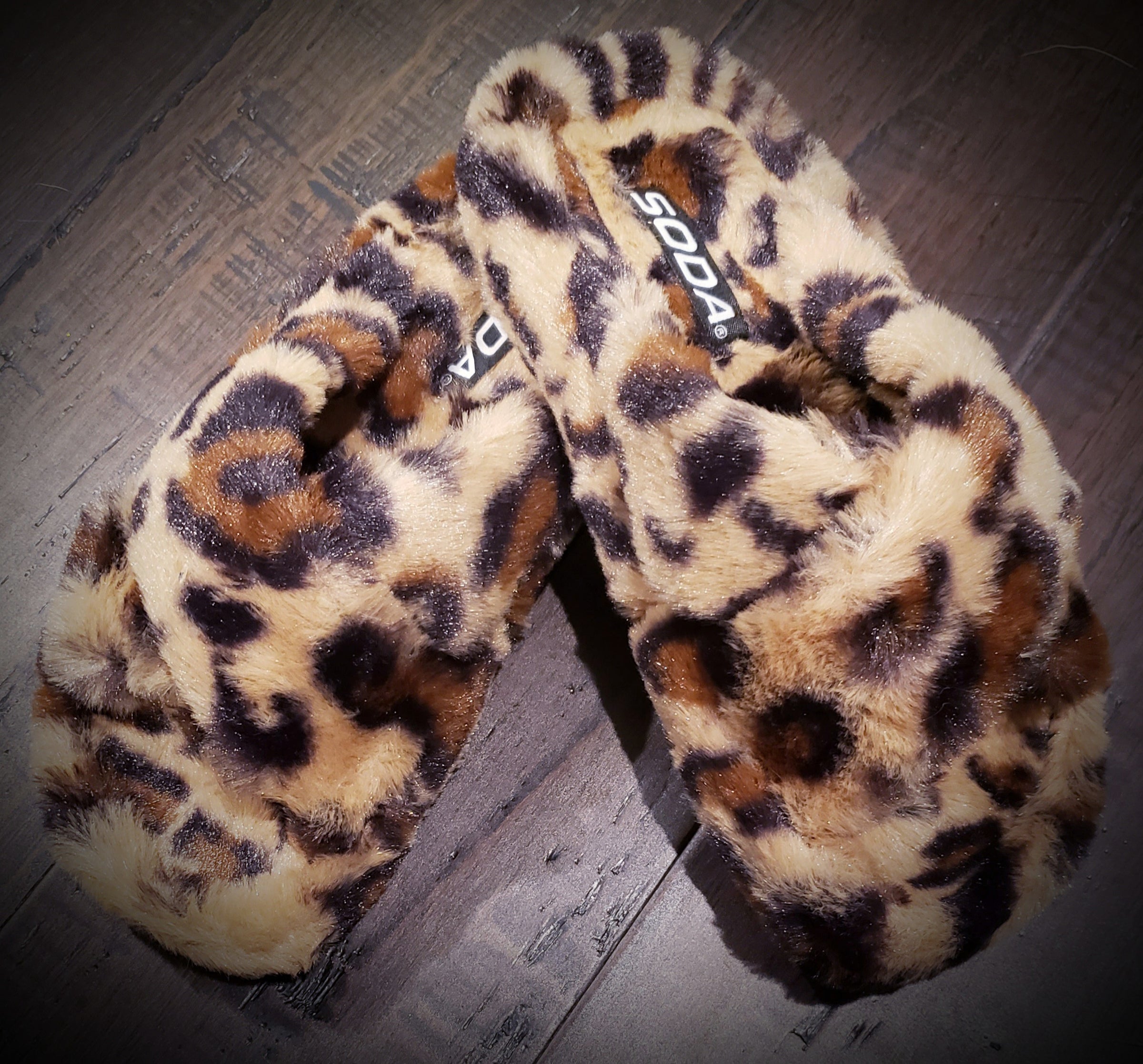 LEOPARD SLIPPERS