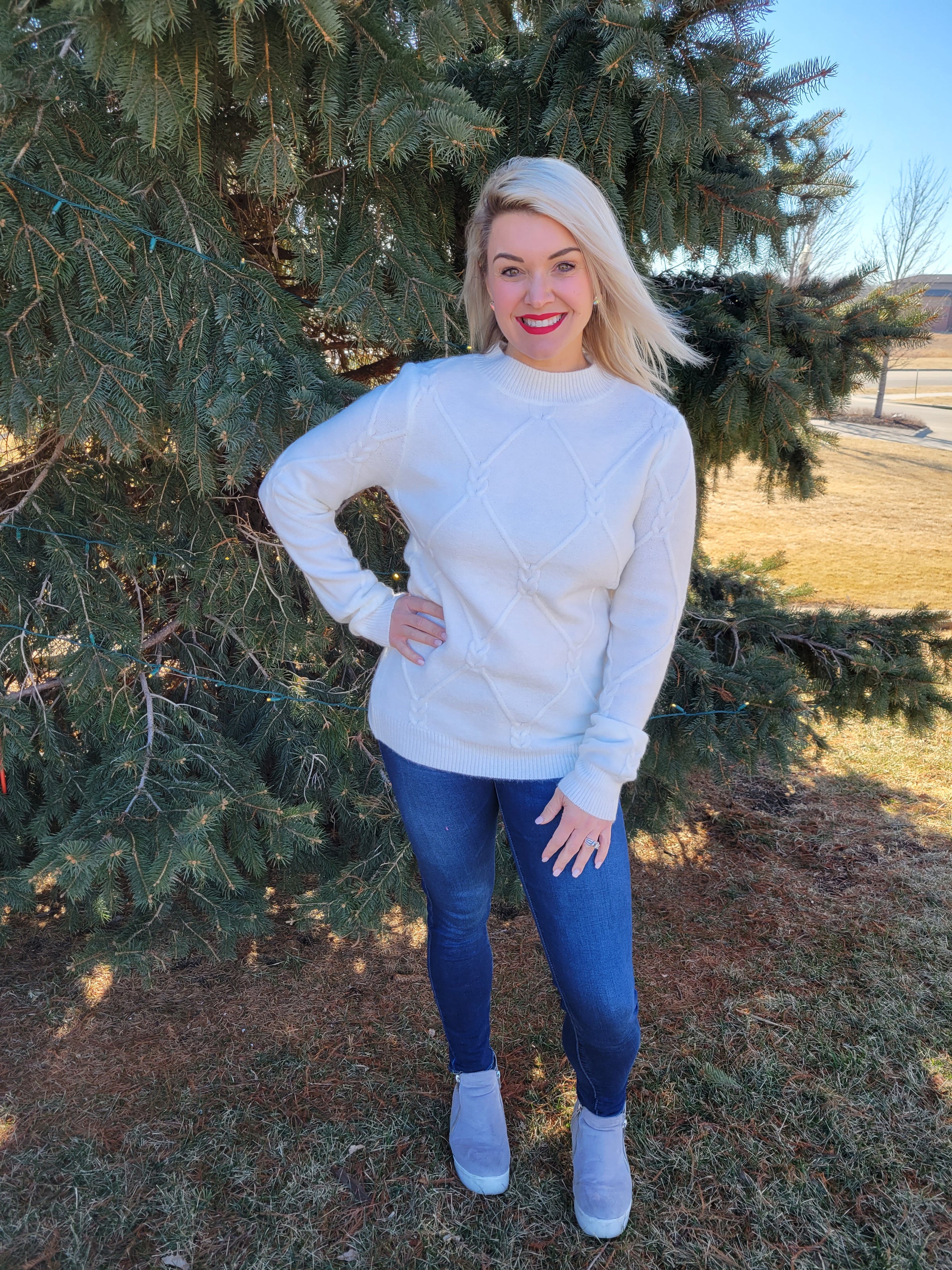 WHITE PATTERNED SWEATER