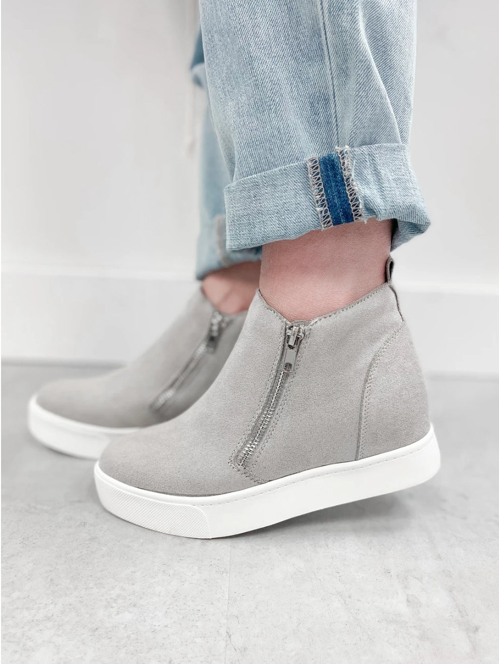 THE TAYLOR WEDGE SNEAKER IN GREY