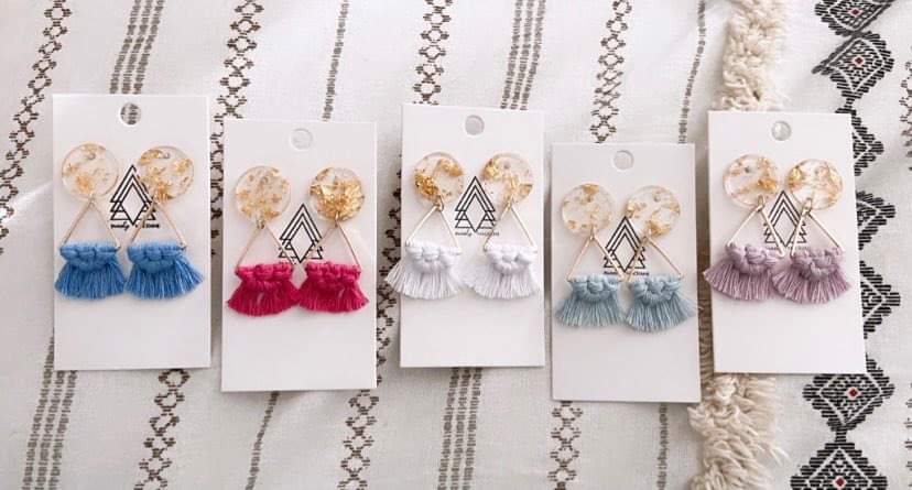 MACRAME EARRINGS WITH GOLD FLAKES